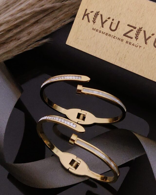 Anti Tarnish Bracelets with Ad Stone